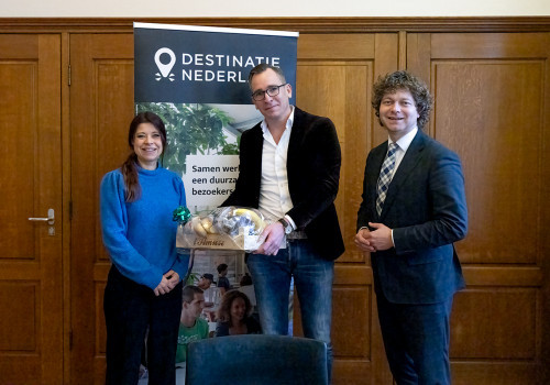 GroenLinks-PvdA-Kamerlid Lisa Westerveld neemt Toerisme Hartenkreet in ontvangst